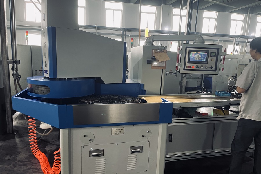 อุปกรณ์ใหม่ FTM: เครื่องเจียรสองด้าน